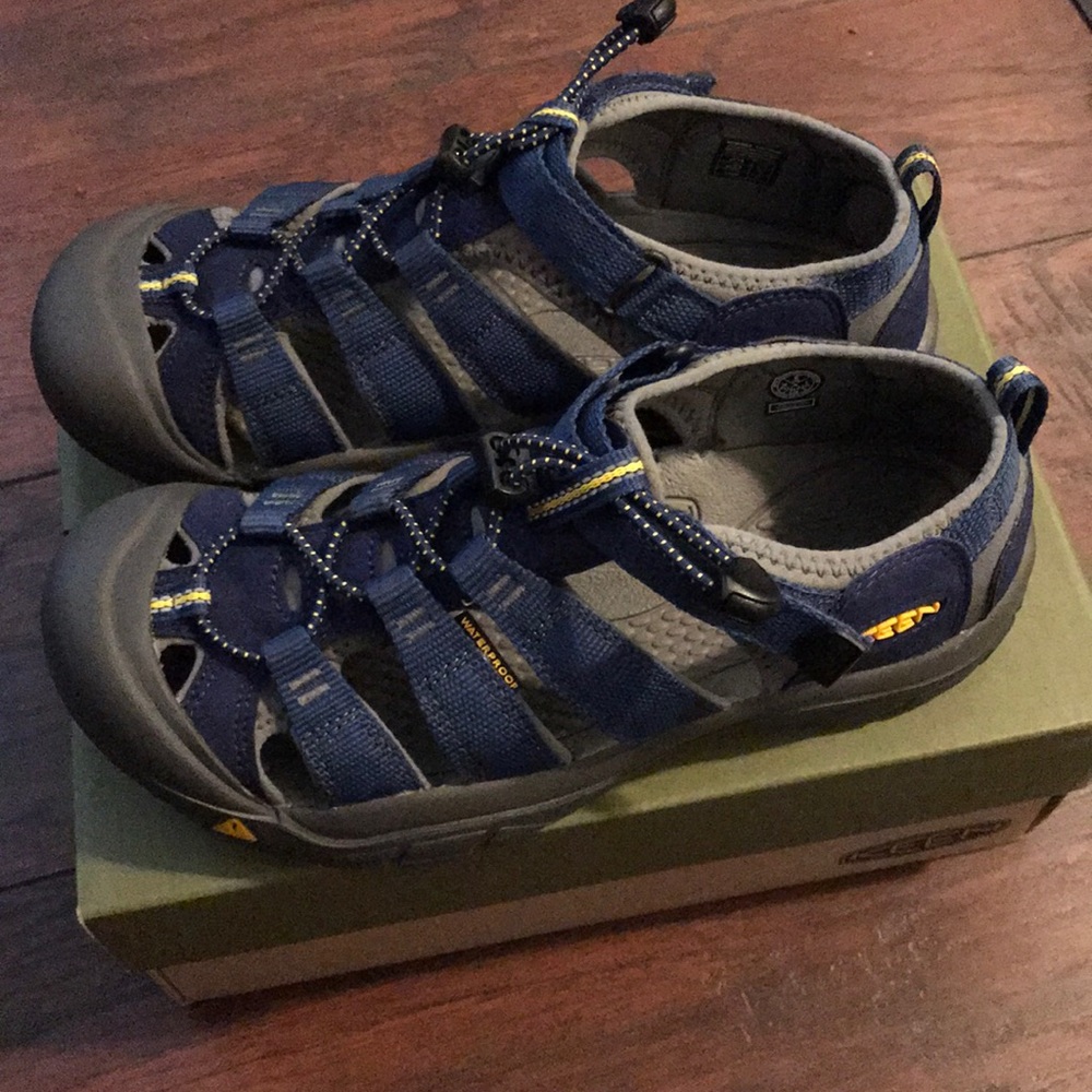 Keen Newport H2 Sandals Boys 6 Women’s 8